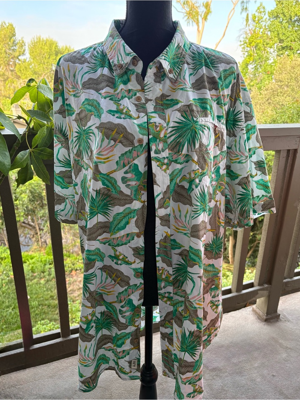 Colours by Alexander Julian Hawaiian Shirt in Men's Size 3XL Leaf Design